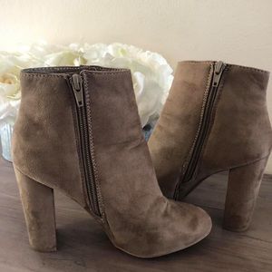 *SOLD* Taupe suede ankle boots